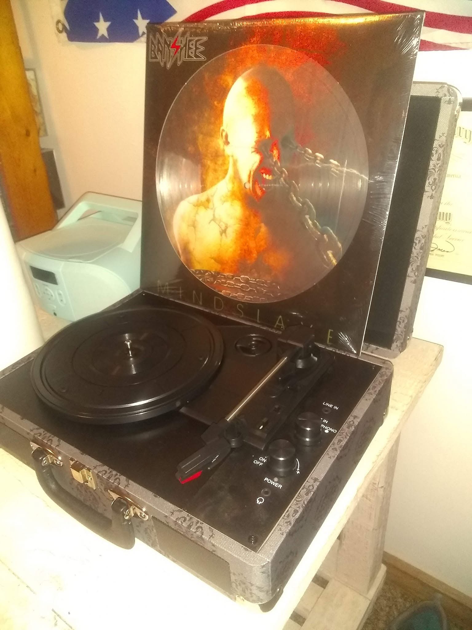 Mindslave at the turntable